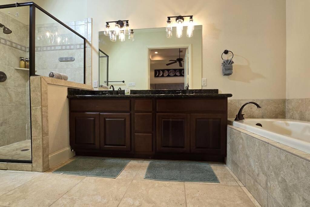 Modern Galleria Gem Private Jacuzzi 3 Br Houston Kültér fotó