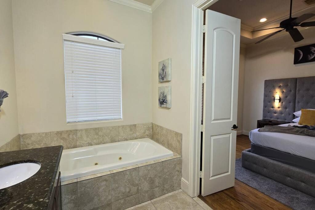 Modern Galleria Gem Private Jacuzzi 3 Br Houston Kültér fotó
